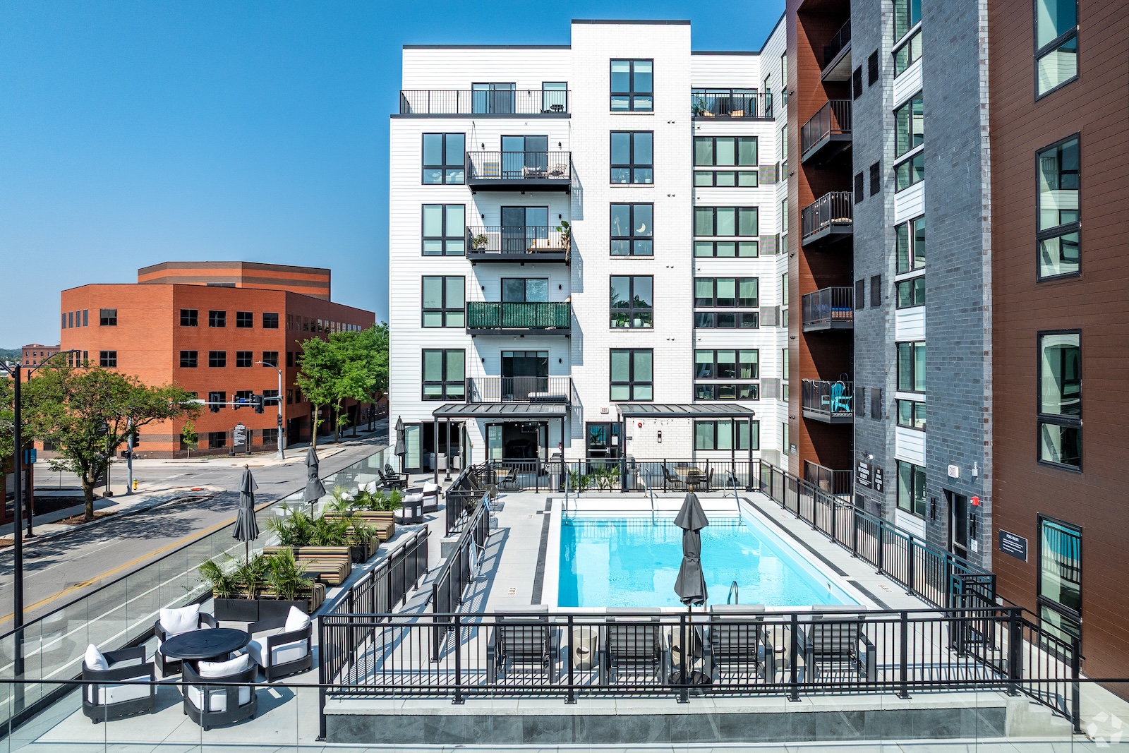 Tempo East Village Des Moines Outdoor Pool